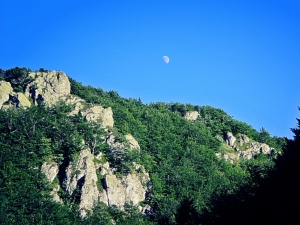 Le rocce e la luna (foto Cristian Rizzi)