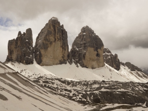 Le tre cime viste dal rifugio Locatelli  (foto Roberto Busani)