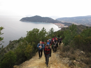 Lungo la valle dei corbezzoli (foto Lorenzo Varani)