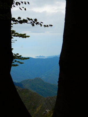 Finestra sul mare dal Ramaceto (foto Augusto Ferrari)