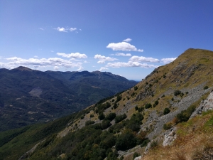 La cima del Ventasso e il primo scorcio di mare