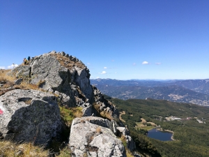 Il lago Calamone visto dall'alto