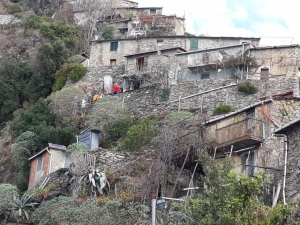 Il borgo di Monesteroli (foto Mirella Botti)
